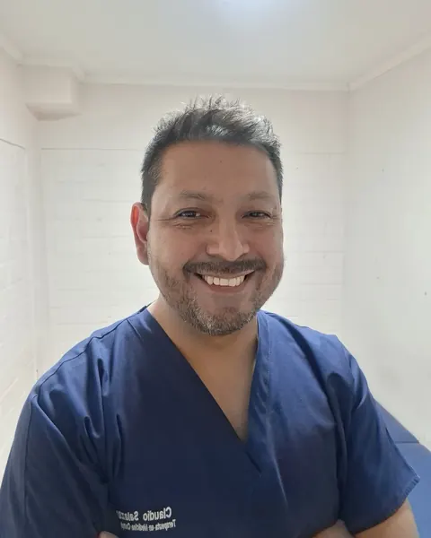 Claudio Salazar en Centro Relief