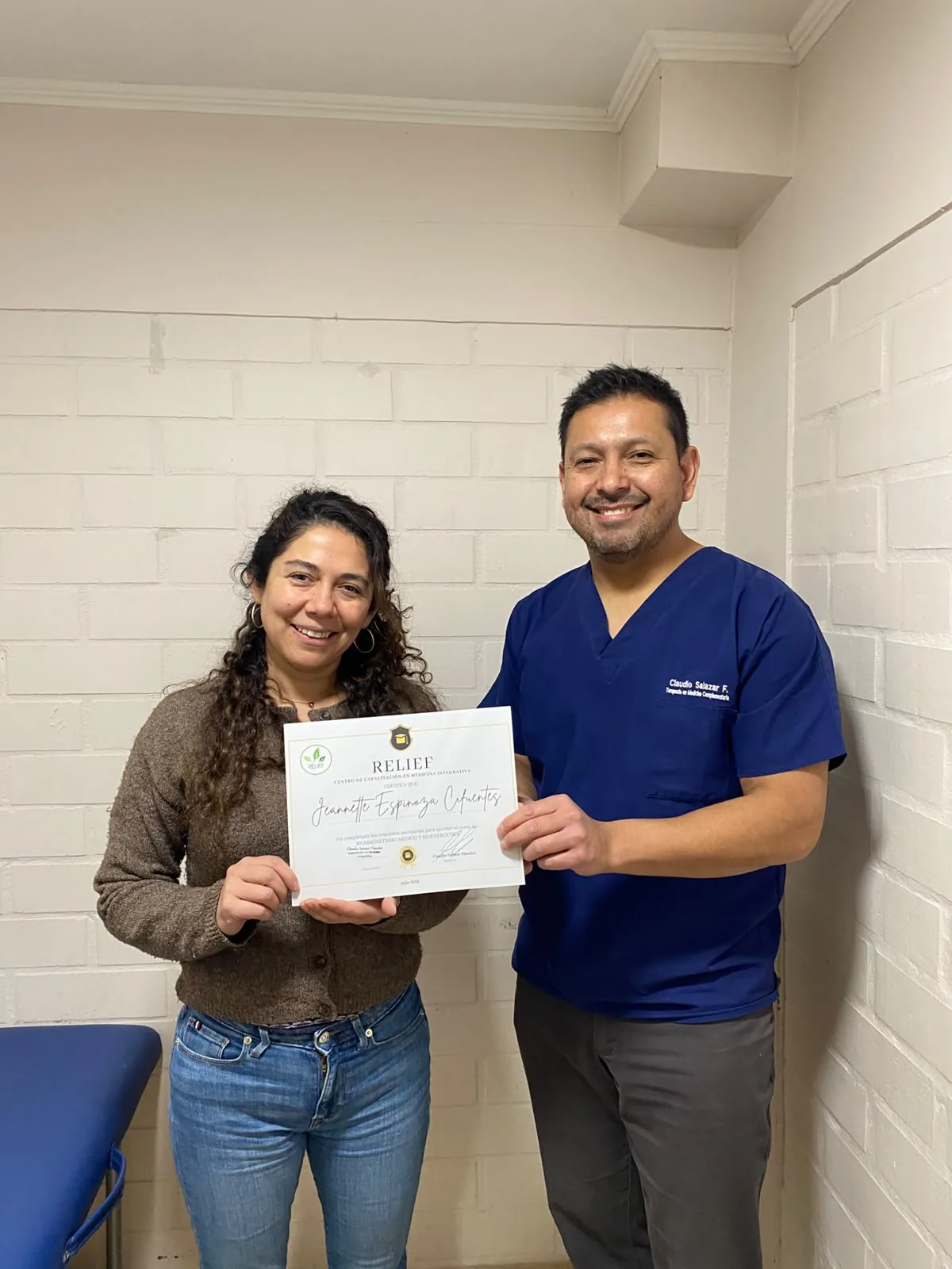 Entrega de diploma curso de Biomagnetismo Medico, Relief San Bernardo